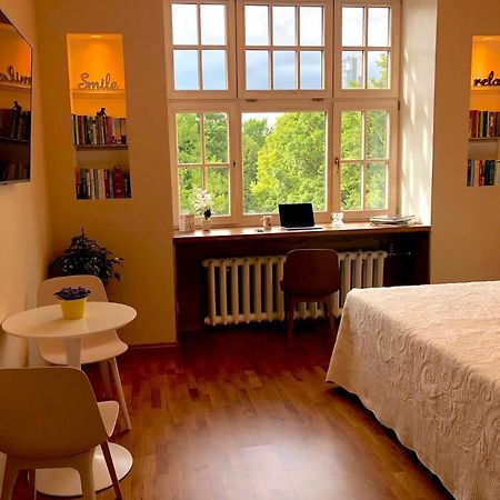 Centrally Located Apartment Overlooking Vermanes Park Riga Ngoại thất bức ảnh