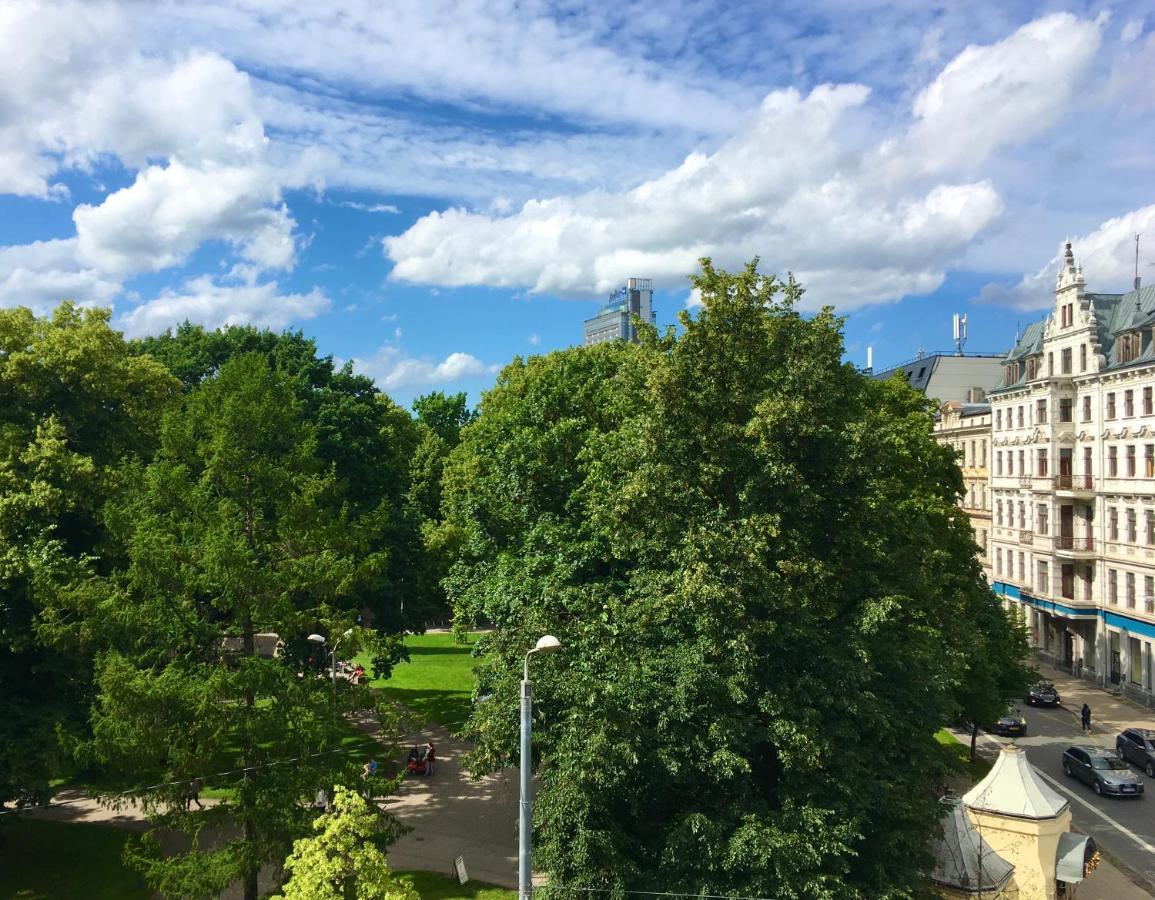 Centrally Located Apartment Overlooking Vermanes Park Riga Ngoại thất bức ảnh