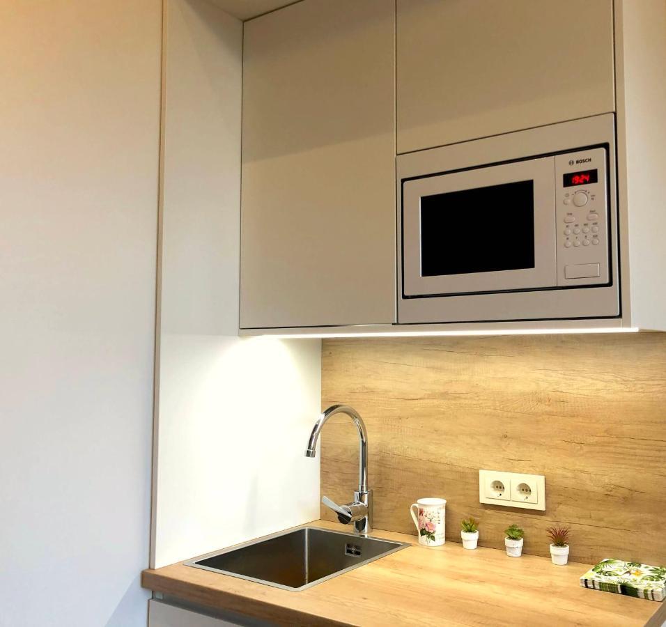 Centrally Located Apartment Overlooking Vermanes Park Riga Ngoại thất bức ảnh
