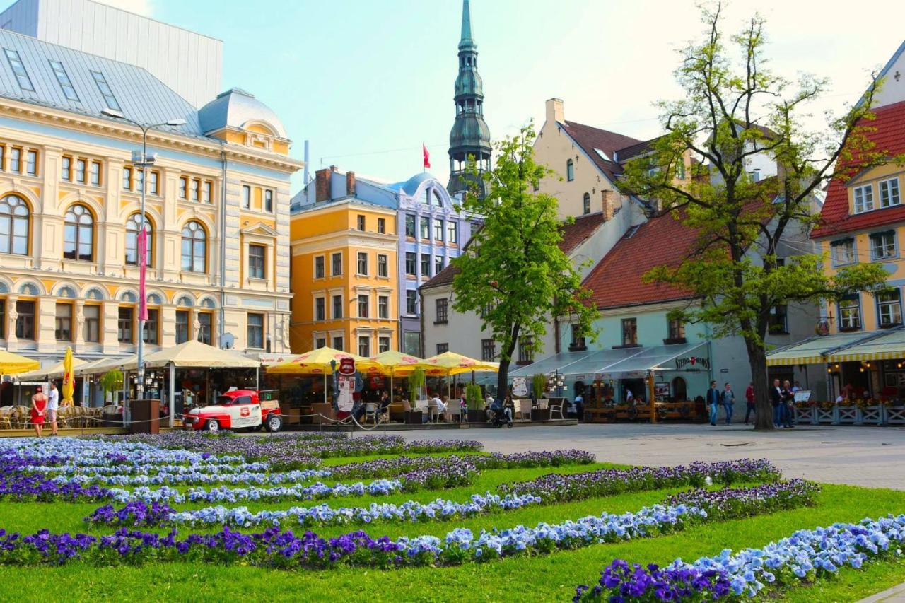 Centrally Located Apartment Overlooking Vermanes Park Riga Ngoại thất bức ảnh