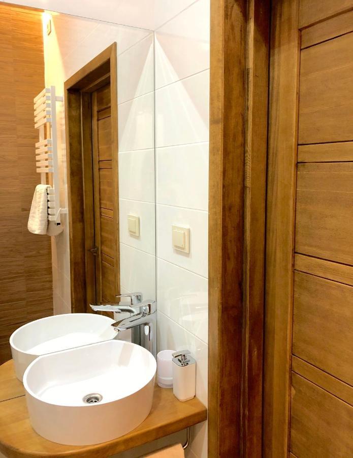 Centrally Located Apartment Overlooking Vermanes Park Riga Ngoại thất bức ảnh