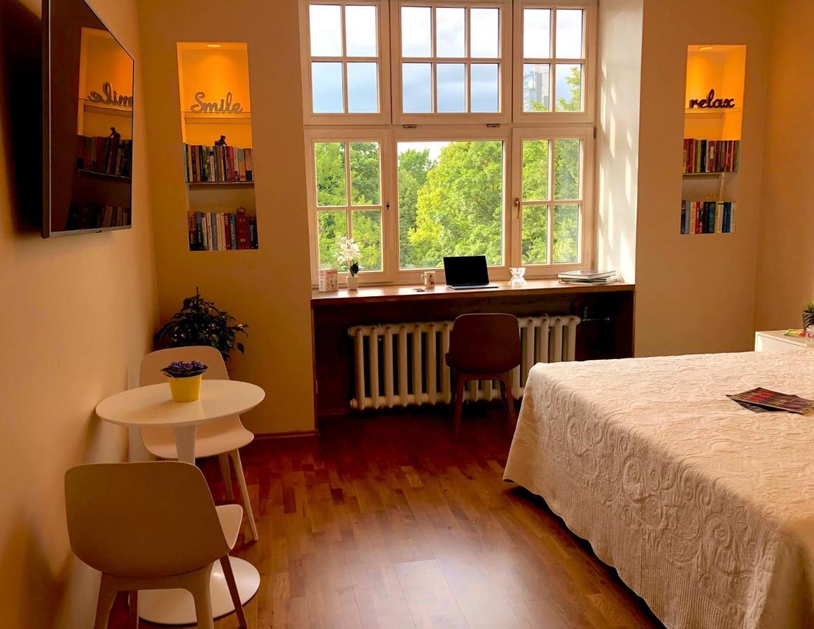 Centrally Located Apartment Overlooking Vermanes Park Riga Ngoại thất bức ảnh